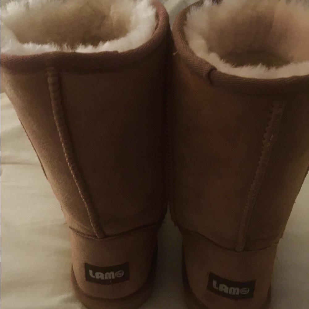 Lamb winter shoes .